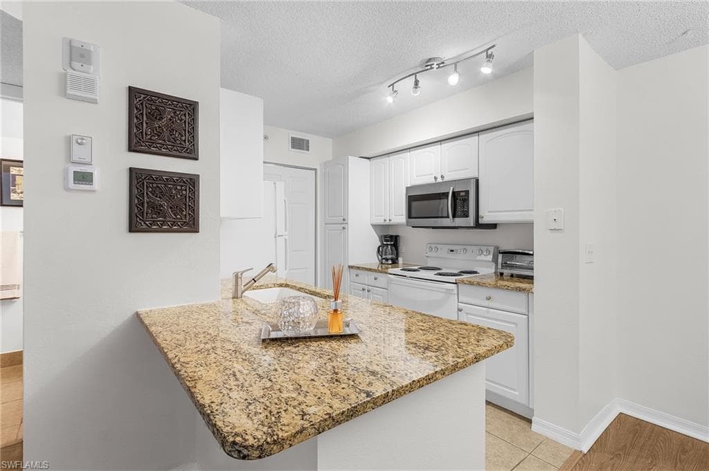 8920 Colonnades CT E 524-4