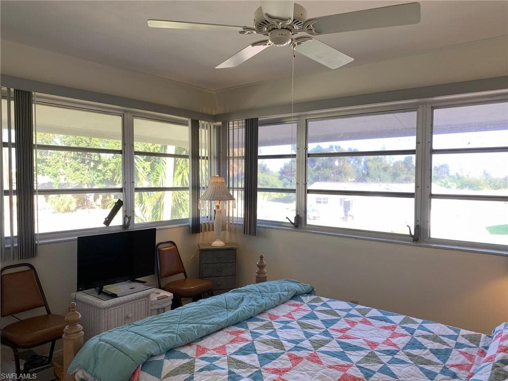 4202 SE 4th PL 10-18