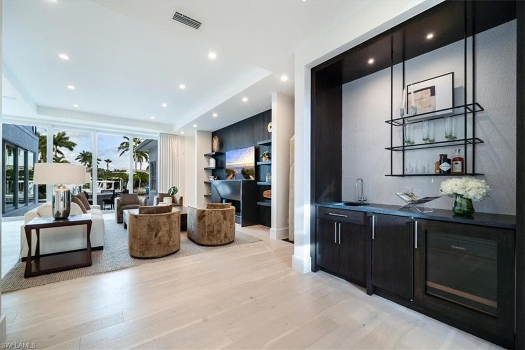 1645 Bonita CT-16