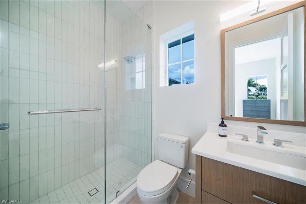 1645 Bonita CT-32