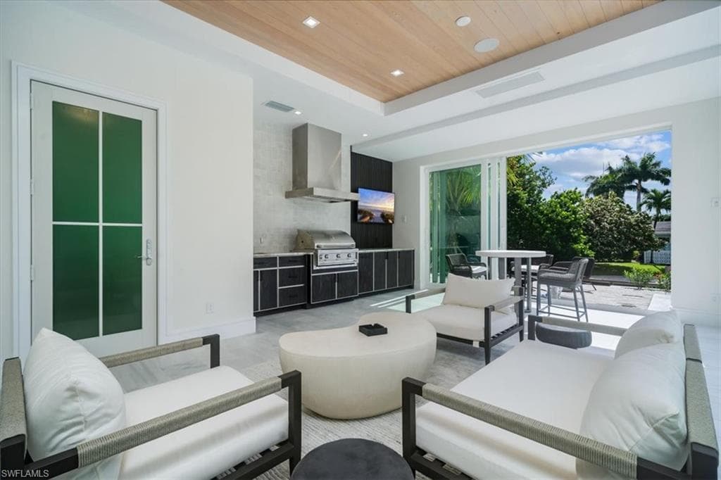 1645 Bonita CT-38