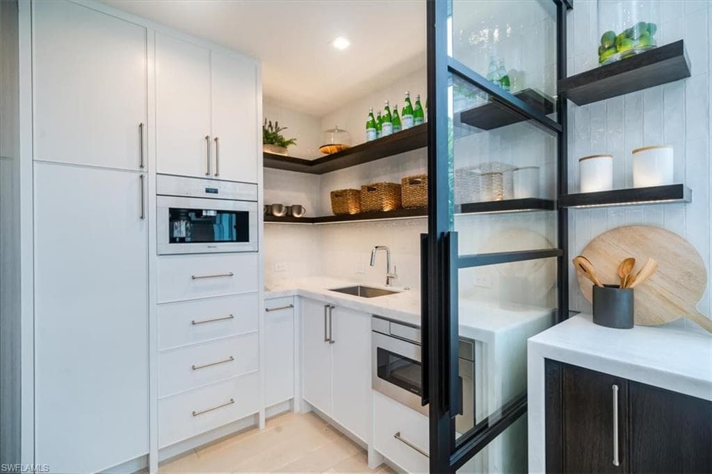 1645 Bonita CT-10
