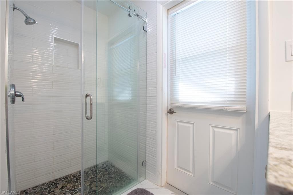 19 Pelican ST E-13