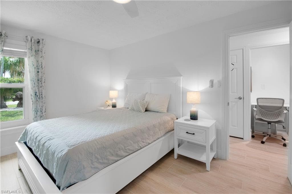 19 Pelican ST E-22