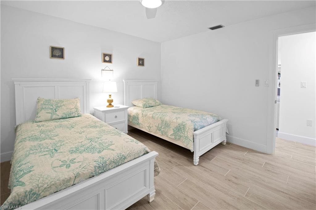 19 Pelican ST E-18