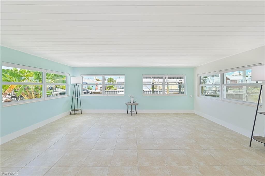2500 Harbor View DR-27