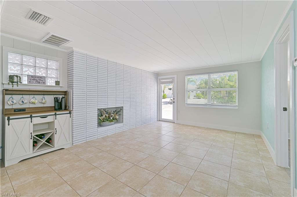 2500 Harbor View DR-17
