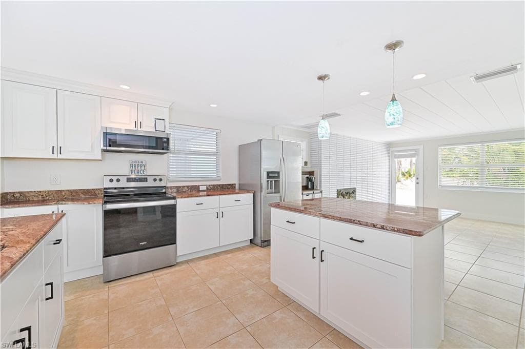 2500 Harbor View DR-22