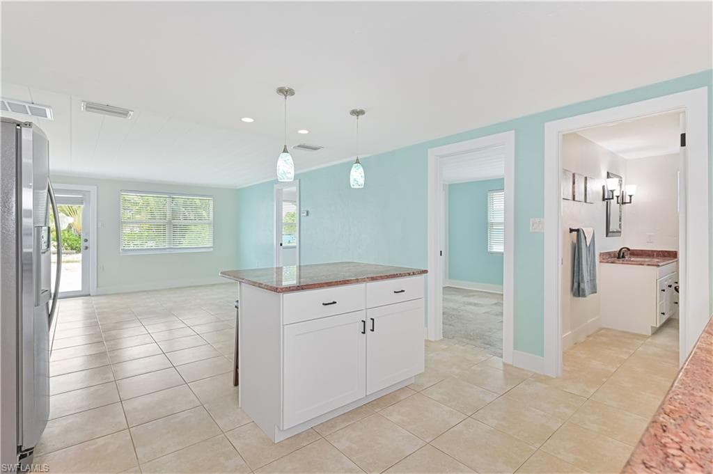 2500 Harbor View DR-20