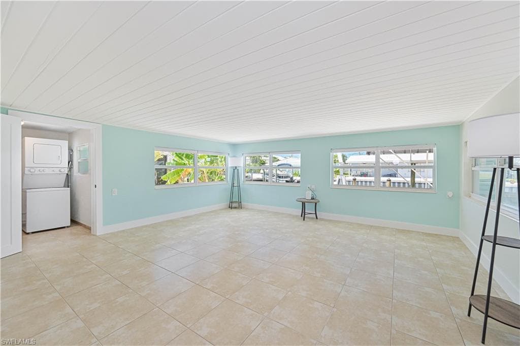 2500 Harbor View DR-24