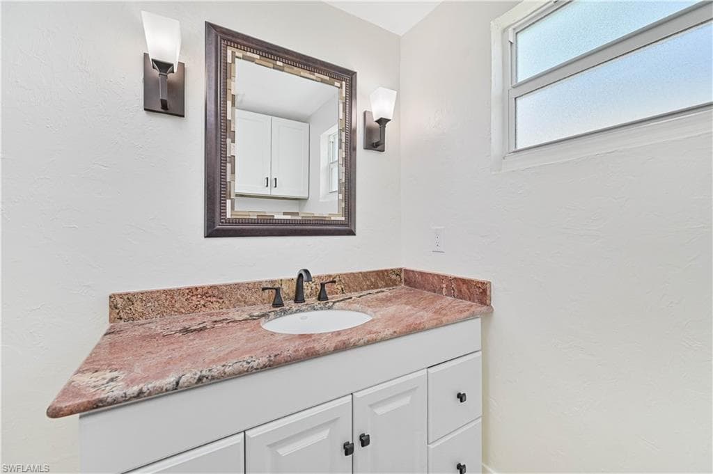2500 Harbor View DR-34