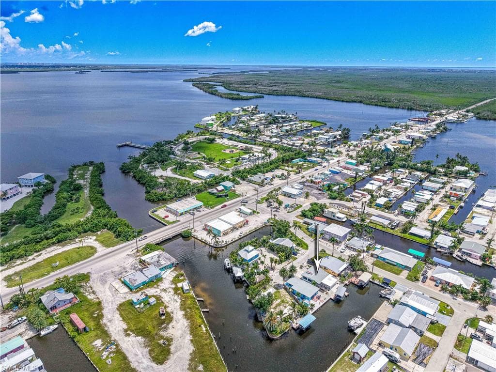 2500 Harbor View DR-10