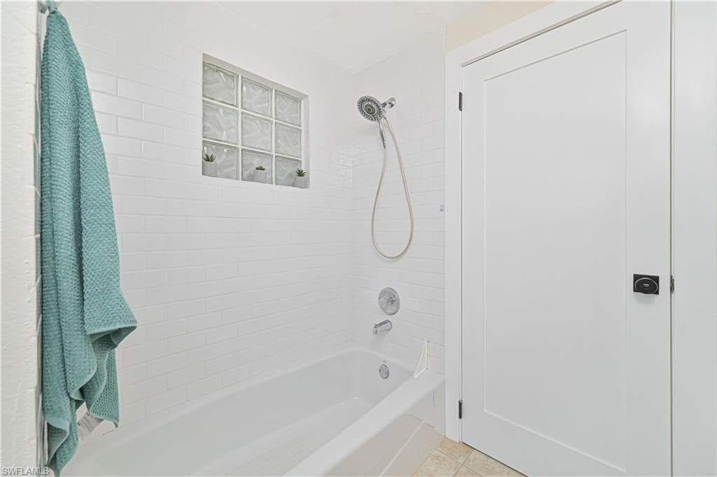 2500 Harbor View DR-33