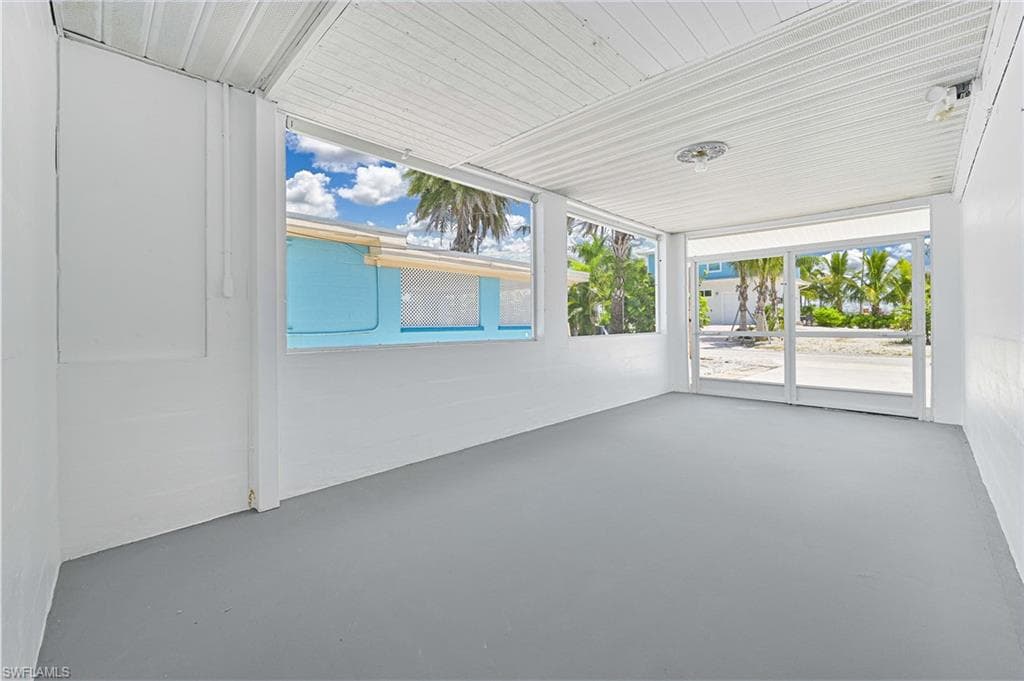 2500 Harbor View DR-14