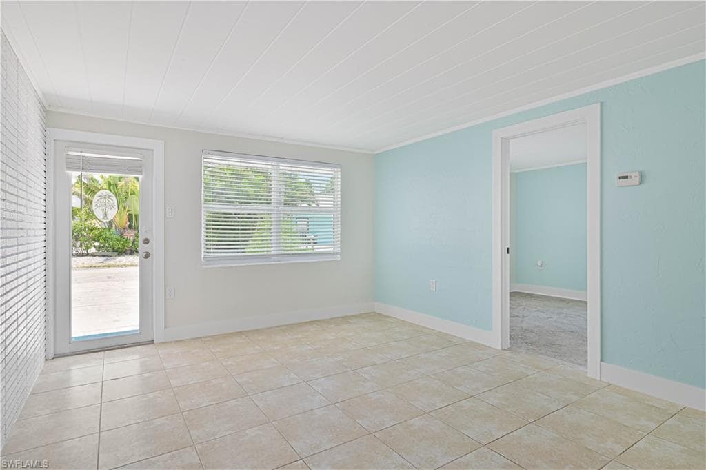 2500 Harbor View DR-15