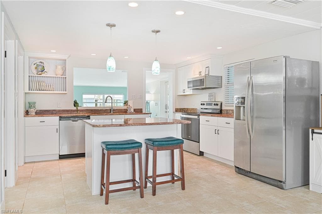 2500 Harbor View DR-19