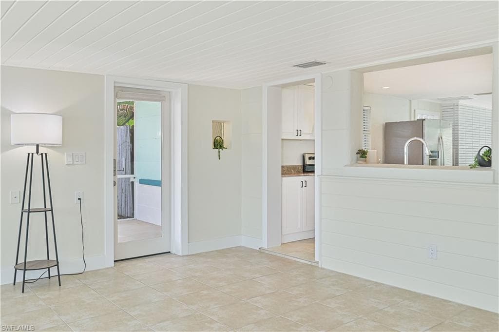 2500 Harbor View DR-25
