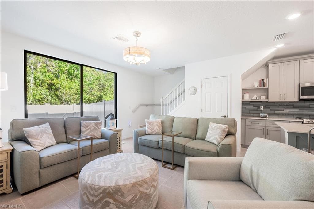 14195 Oviedo PL-17