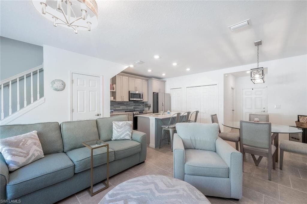 14195 Oviedo PL-16