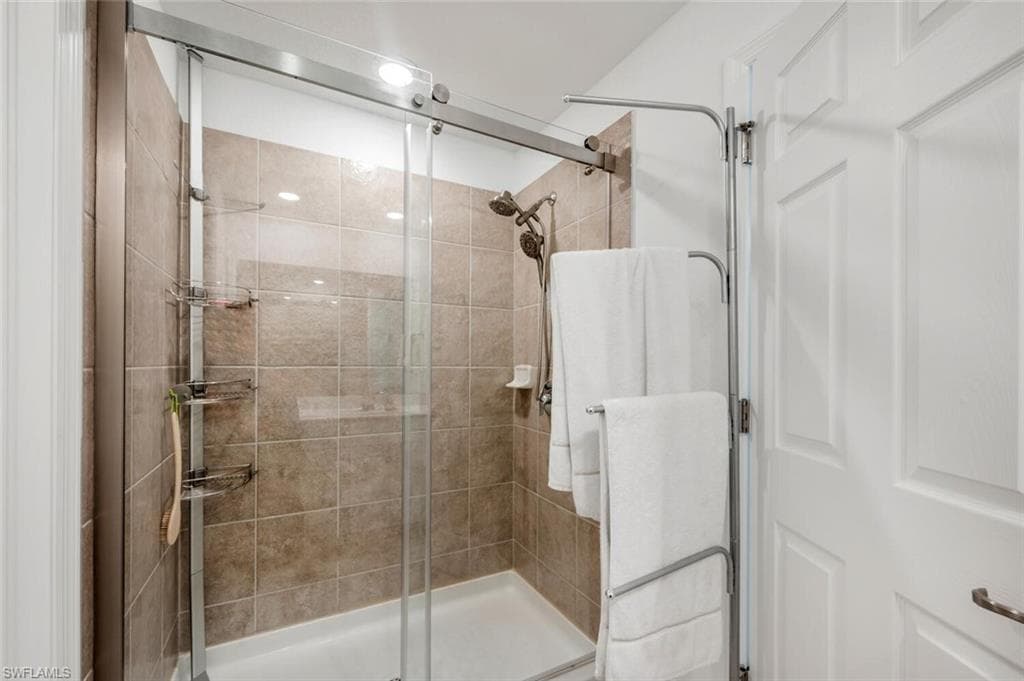 14195 Oviedo PL-22
