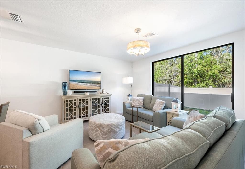 14195 Oviedo PL-14