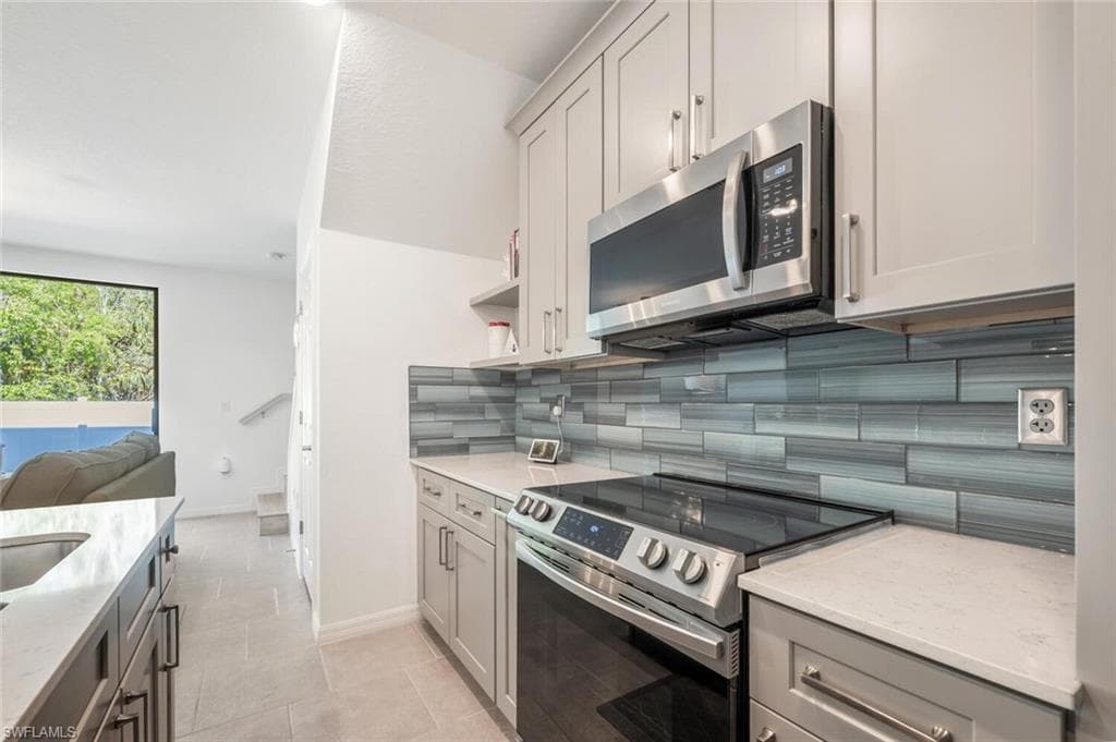 14195 Oviedo PL-8