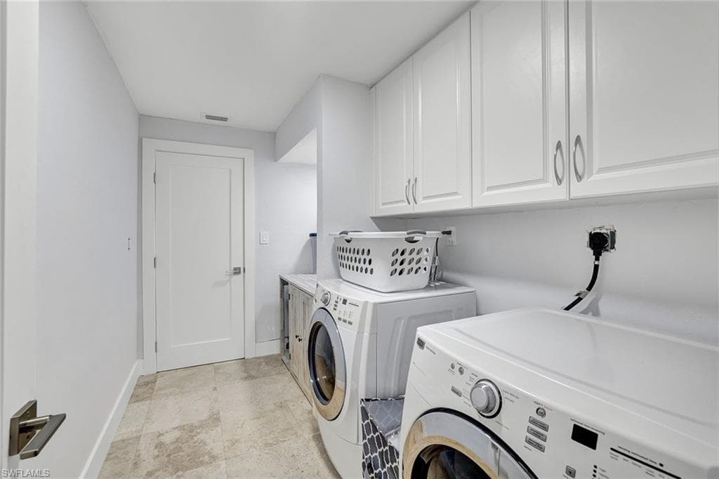 921 Scott DR-39