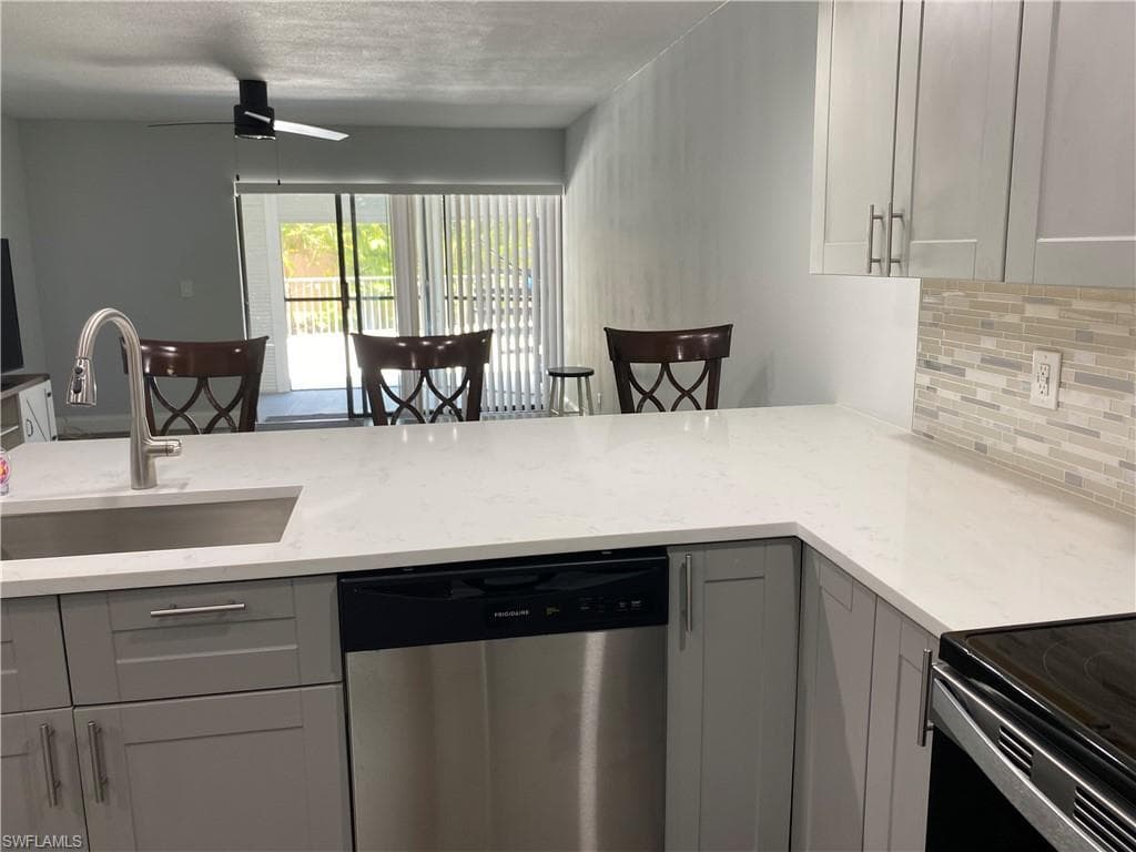 1521 SW 47th TER 102-2