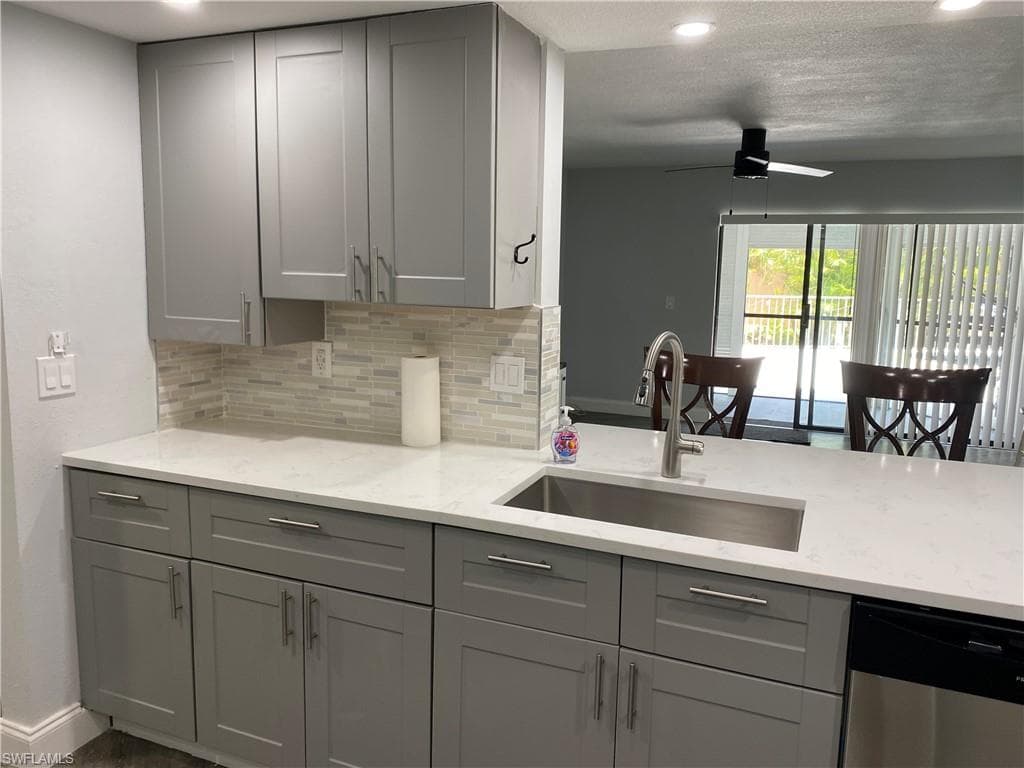 1521 SW 47th TER 102-3