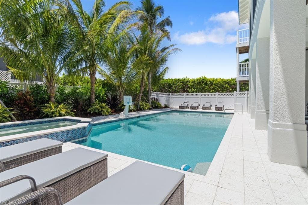 17030 Captiva DR-19