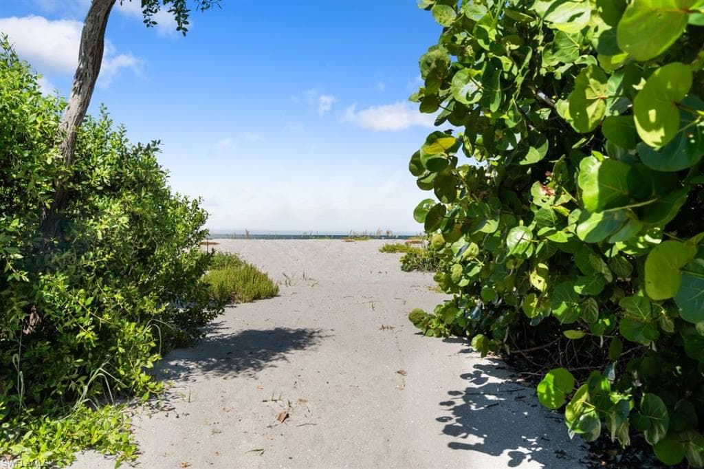17030 Captiva DR-21