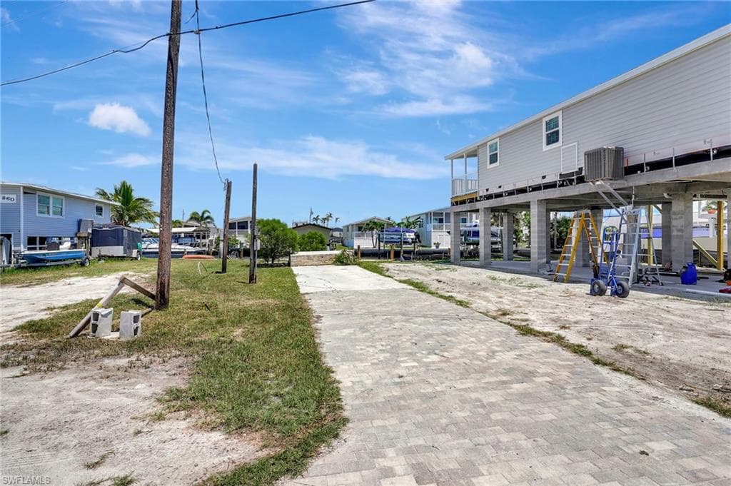 856 Oak ST-13