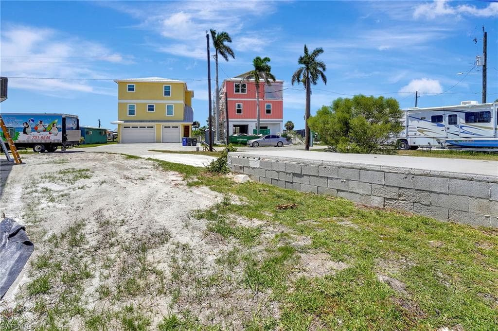 856 Oak ST-16