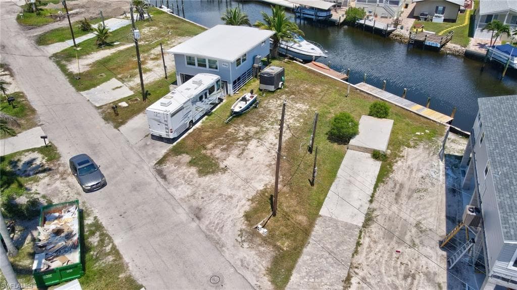 856 Oak ST-5
