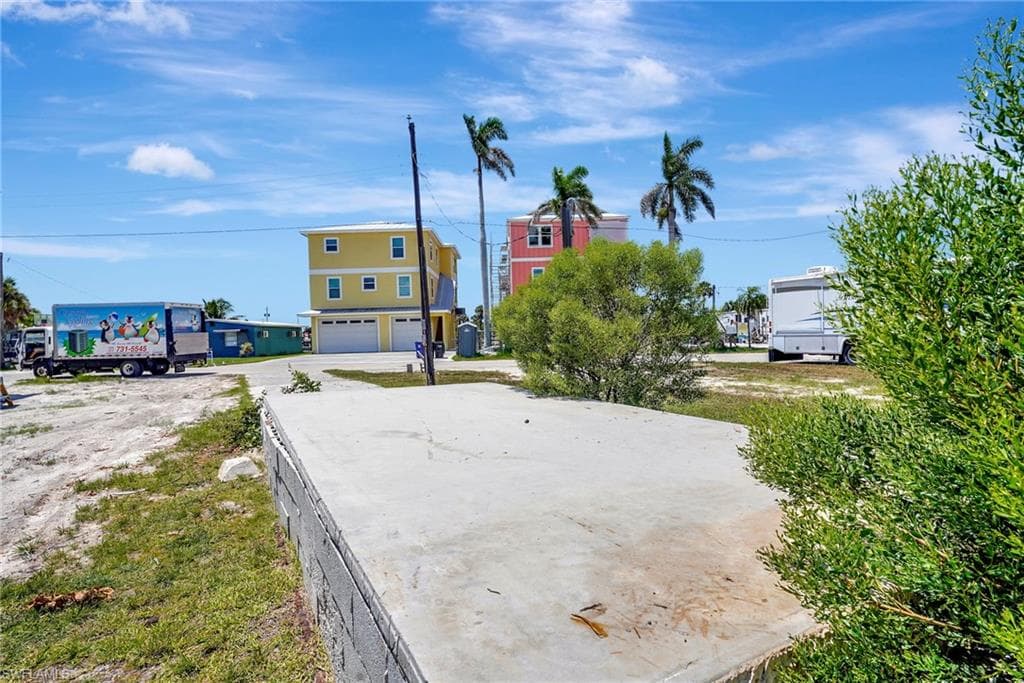 856 Oak ST-21