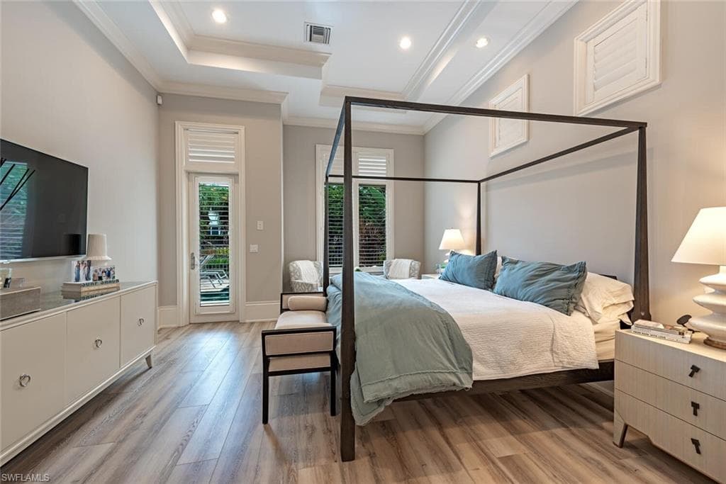2087 RIVOLI CT-8