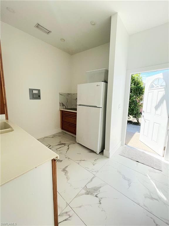 5321 Warren ST-22