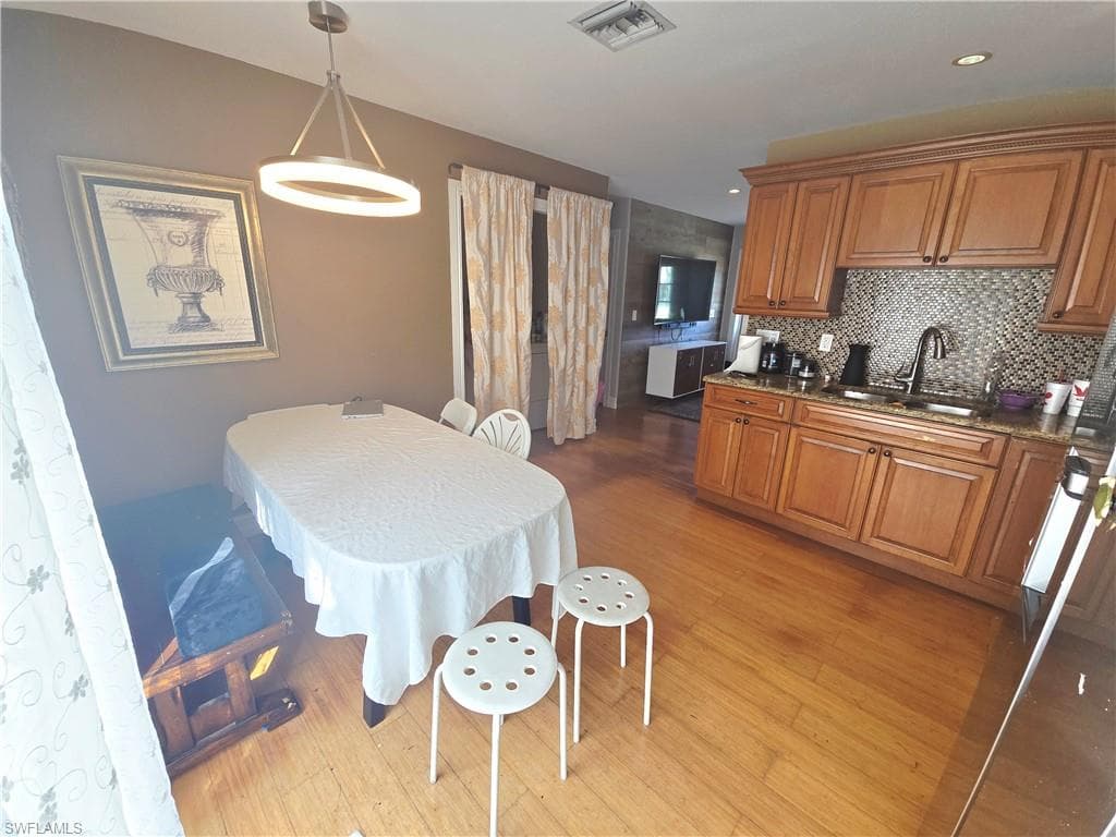 5321 Warren ST-7