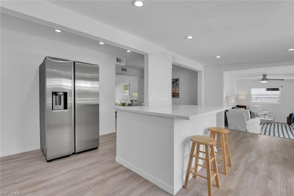 2048 Holiday LN-9