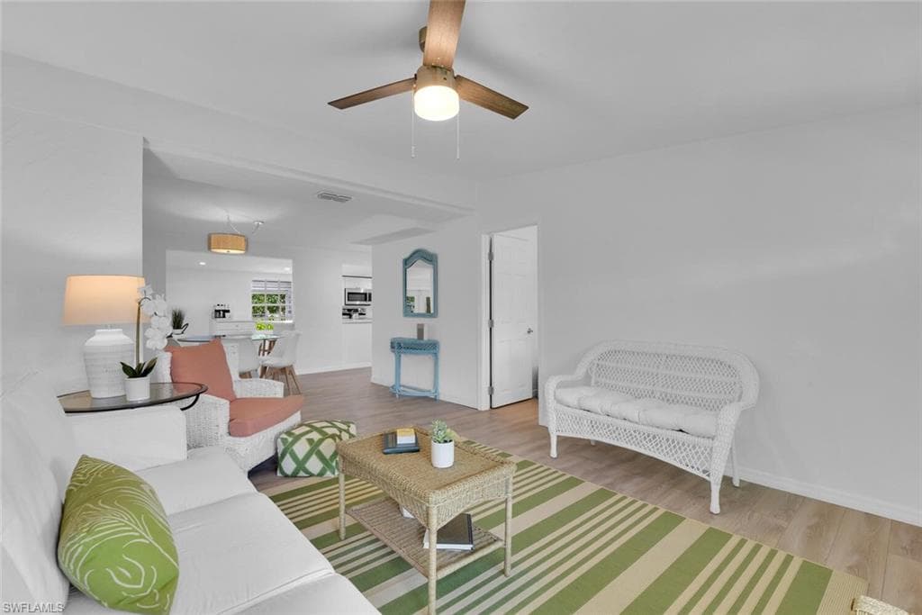 2048 Holiday LN-4
