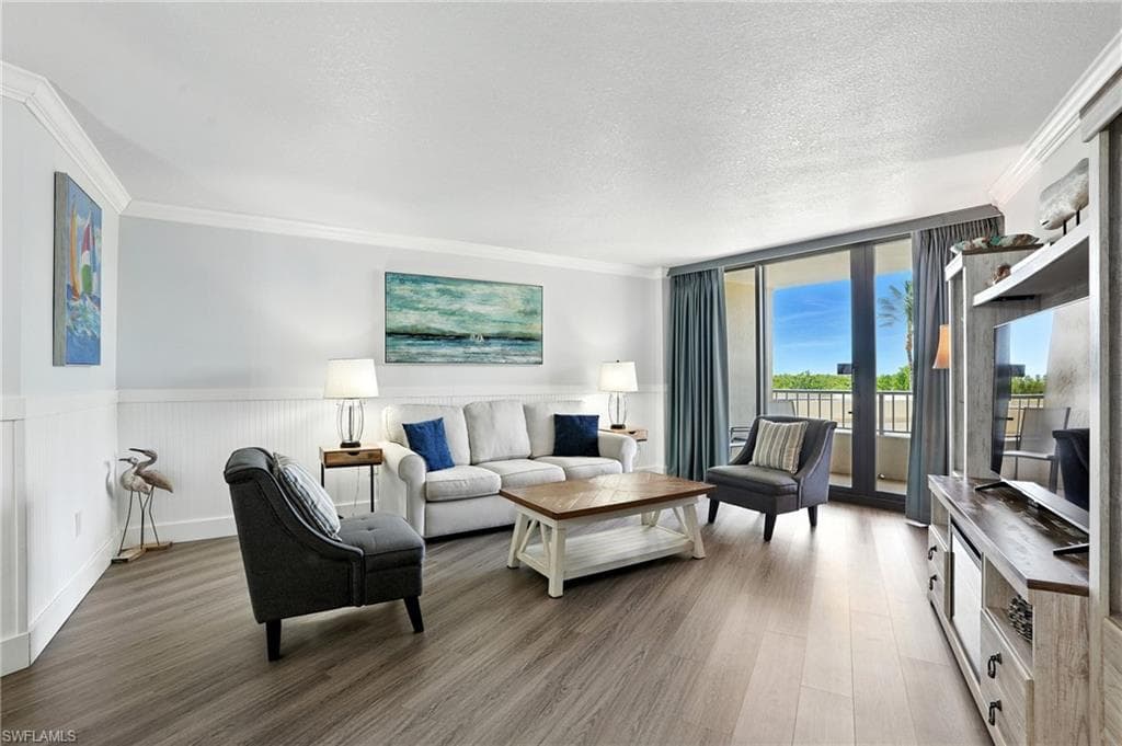 440 Seaview CT 201-2