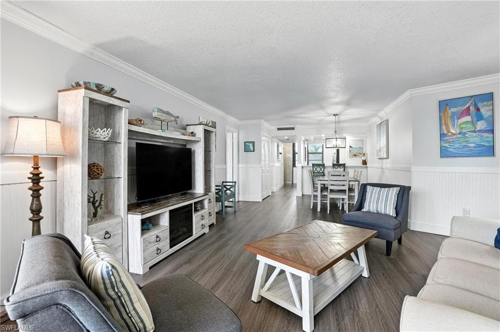 440 Seaview CT 201-7
