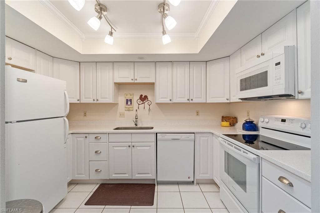 3913 11th AVE 206-7