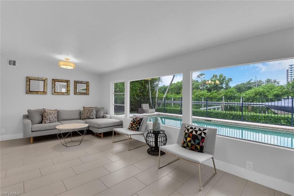 2048 Harbor LN-12