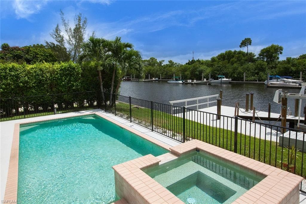 2048 Harbor LN-26