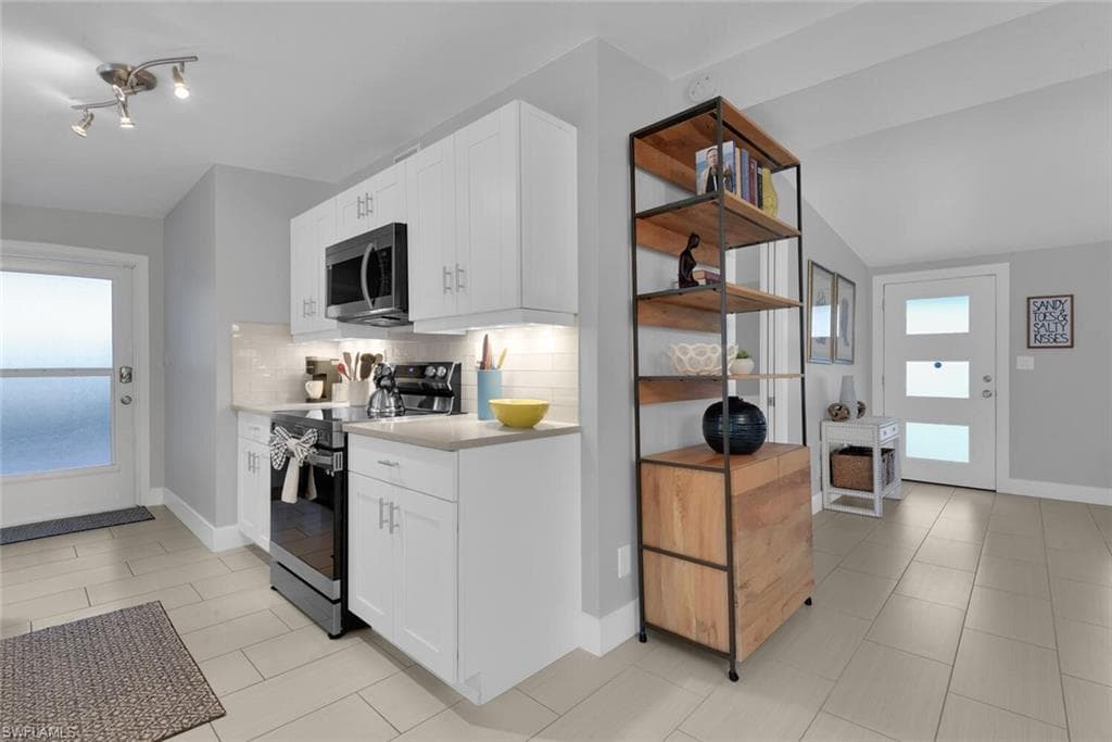 2048 Harbor LN-7