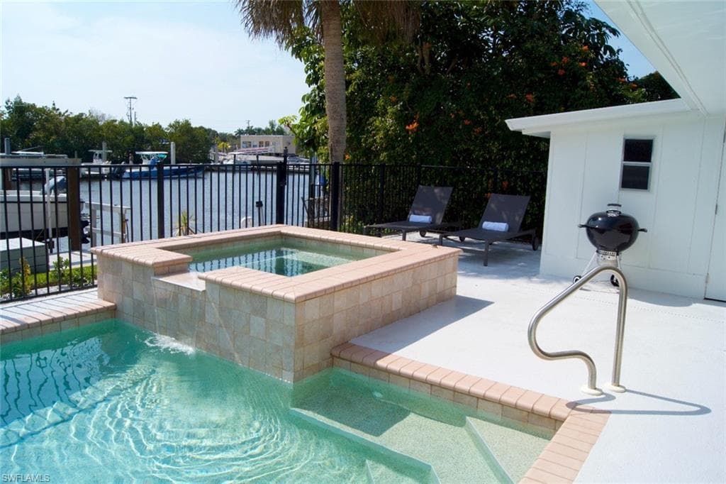 2048 Harbor LN-28