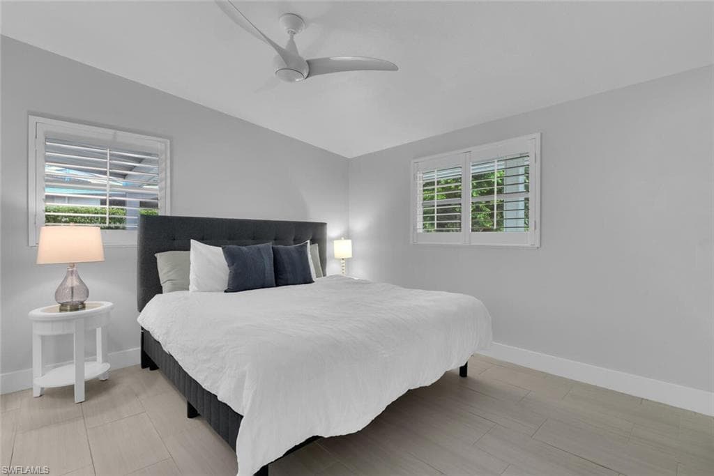 2048 Harbor LN-14