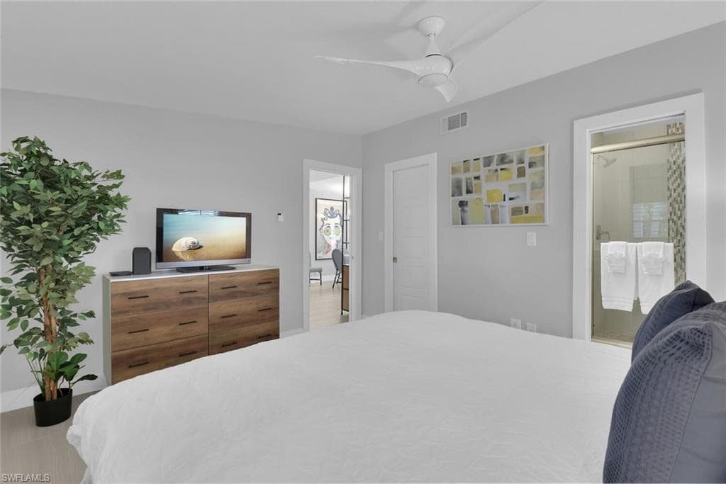 2048 Harbor LN-15