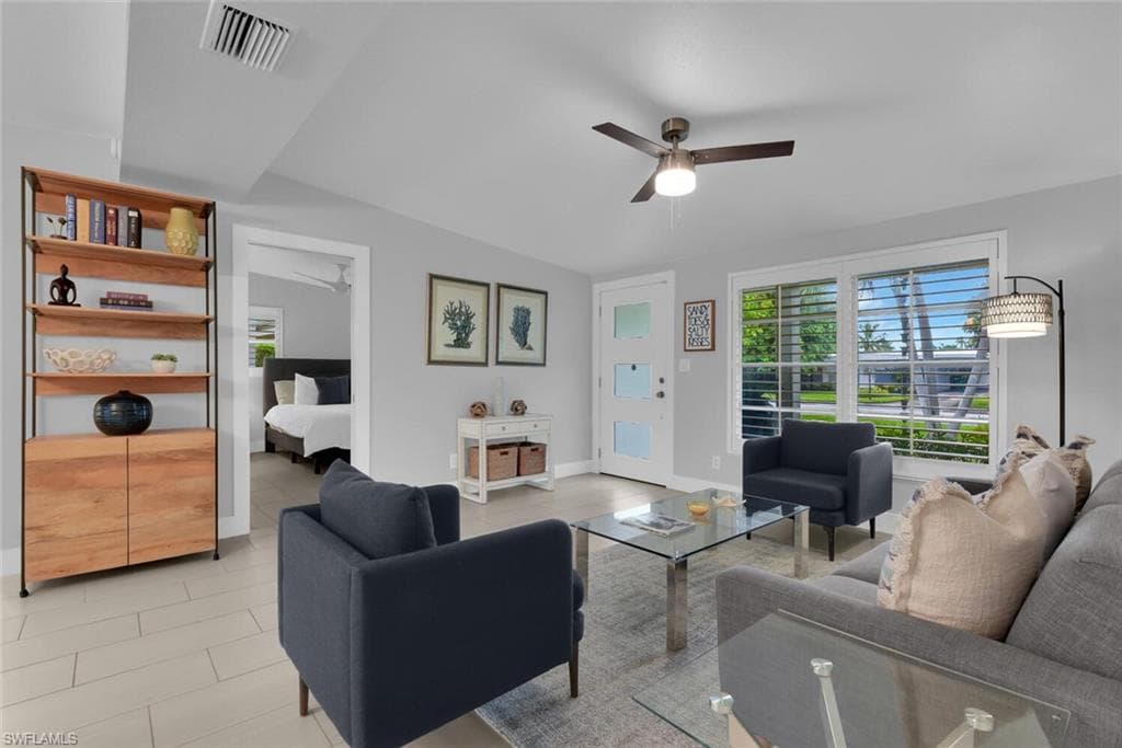 2048 Harbor LN-4